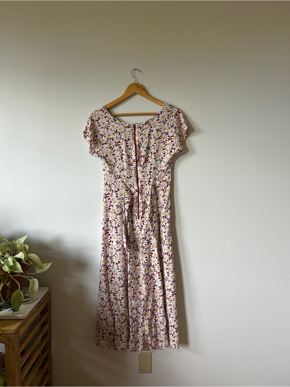 Vintage Floral Daisy Midi Dress in Cream Red and Yellow - Picture 4 of 9